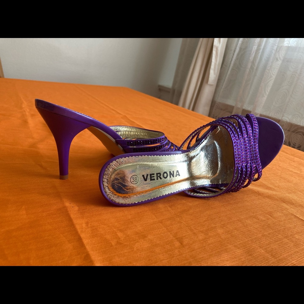 Purple Sandals/Slippers with bling details size 7